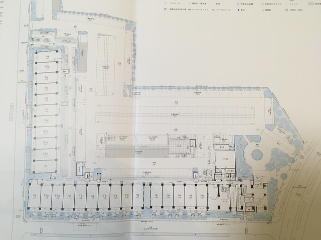 敷地配置図と1階平面図の写真となります。