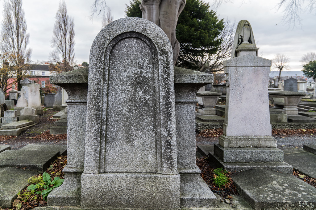 MOUNT JEROME CEMETERY IS AN INTERESTING PLACE TO VISIT [IT CLOSES AT 4PM]-134324