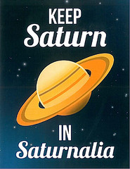 Anglų lietuvių žodynas. Žodis saturnalia reiškia n pl  Saturnalia saturnalijos (šventė Saturno garbei sen. Romoje) 2 knyg. (džn. vart. kaip sg) orgija, lėbavimas, puotavimas, šėlimas lietuviškai.