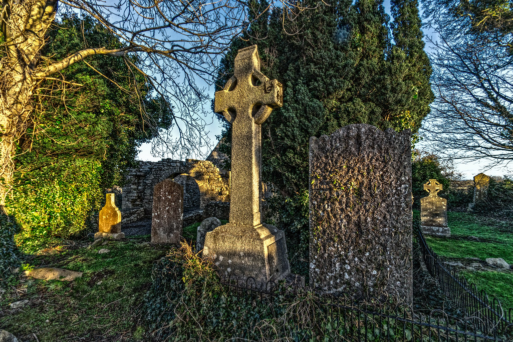 ANCIENT CHURCH AND GRAVEYARD AT TULLY [LAUGHANSTOWN LANE NEAR THE LUAS TRAM STOP]-134603