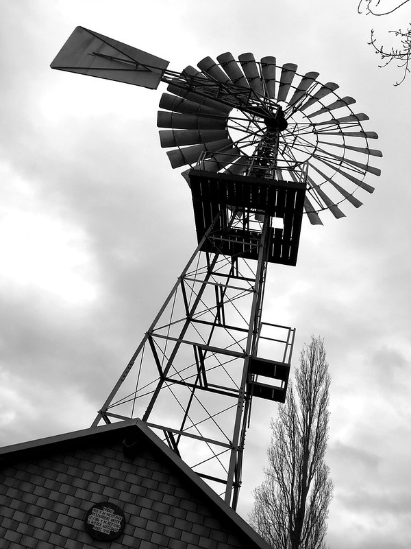 The 1911 windmill in Koblenz metternich<br/>© <a href="https://flickr.com/people/94059613@N00" target="_blank" rel="nofollow">94059613@N00</a> (<a href="https://flickr.com/photo.gne?id=39392462285" target="_blank" rel="nofollow">Flickr</a>)