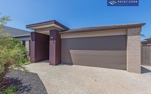 18 Tanoa Cr, Point Cook VIC 3030
