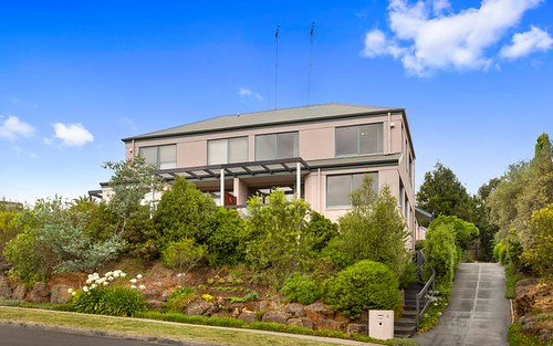 4 Long Valley Way, Doncaster East VIC 3109