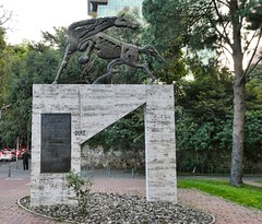 Monumento Alvaro Gomez Hurtado Dec 23, 2017 at 6-05 PM