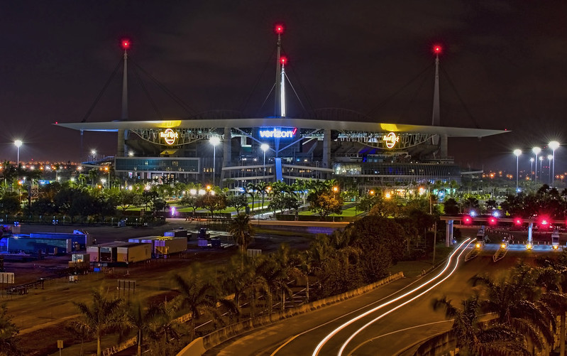 Hard Rock Stadium, 347 Don Shula Drive, Miami Gardens, Florida, USA / Opened: August 16, 1987 / Architects: Populous (then HOK Sport) ; HOK (2016 renovation)<br/>© <a href="https://flickr.com/people/126251698@N03" target="_blank" rel="nofollow">126251698@N03</a> (<a href="https://flickr.com/photo.gne?id=25210846907" target="_blank" rel="nofollow">Flickr</a>)