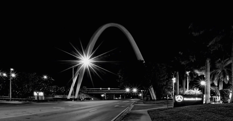 Sunshine State Arch, Miami Gardens, Miami-Dade County, Florida, USA / Designed by:  Walter C. Harry / Completed: 1964<br/>© <a href="https://flickr.com/people/126251698@N03" target="_blank" rel="nofollow">126251698@N03</a> (<a href="https://flickr.com/photo.gne?id=40059175902" target="_blank" rel="nofollow">Flickr</a>)