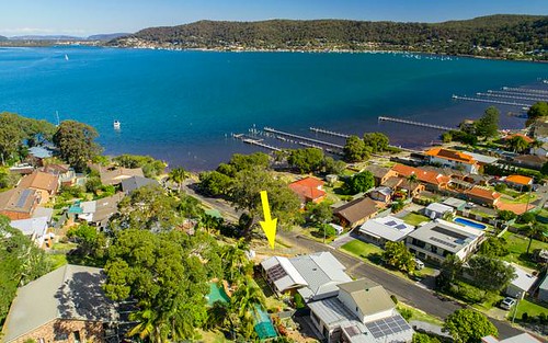 8 Noonan Point Avenue, Point Clare NSW