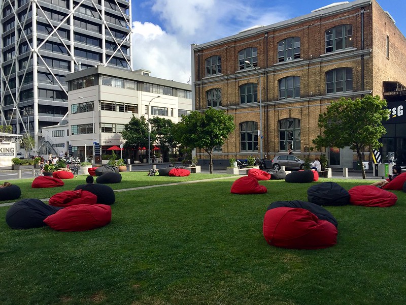 Beanbags at Takutai Square<br/>© <a href="https://flickr.com/people/7272097@N08" target="_blank" rel="nofollow">7272097@N08</a> (<a href="https://flickr.com/photo.gne?id=25992144928" target="_blank" rel="nofollow">Flickr</a>)