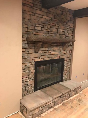 Custom Color - Dry Stack Stone - Residential Home • <a style="font-size:0.8em;" href="http://www.flickr.com/photos/107178405@N04/39865786031/" target="_blank">View on Flickr</a>