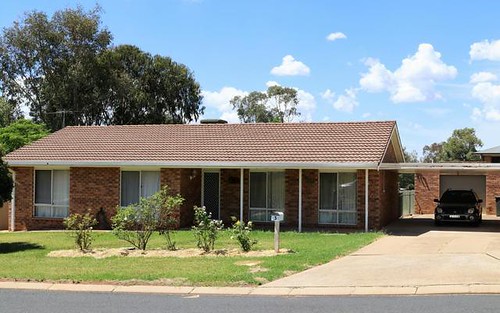 3 McNarry Place, Young NSW
