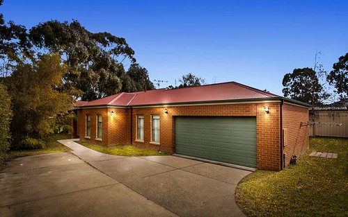 2/16 Peppertree Grove, Strathdale VIC