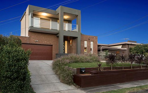 31 Caravelle Cr, Strathmore Heights VIC 3041
