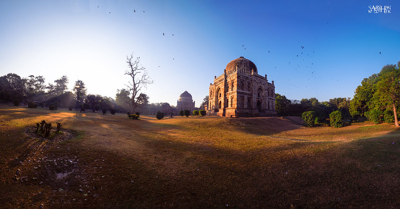 Shish Gumbad<br/>© <a href="https://flickr.com/people/143535718@N08" target="_blank" rel="nofollow">143535718@N08</a> (<a href="https://flickr.com/photo.gne?id=39146107562" target="_blank" rel="nofollow">Flickr</a>)
