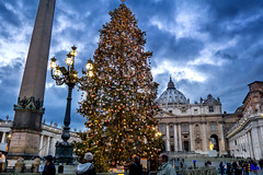 piazza San Pietro, Natale 2017 • <a style="font-size:0.8em;" href="http://www.flickr.com/photos/89679026@N00/38479206625/" target="_blank">View on Flickr</a>