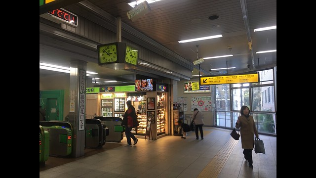 現地マンションへは、東中野駅の西口改札を...