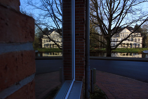 Herrenhaus Stift im Fenster 2 • <a style="font-size:0.8em;" href="http://www.flickr.com/photos/69570948@N04/25258943537/" target="_blank">Auf Flickr ansehen</a>