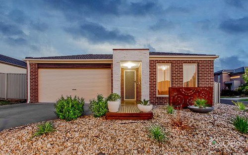 21 Stately Drive, Cranbourne East VIC