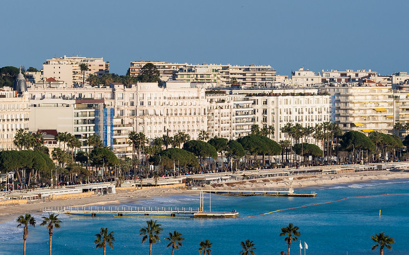 Croisette - Cannes<br/>© <a href="https://flickr.com/people/48947209@N07" target="_blank" rel="nofollow">48947209@N07</a> (<a href="https://flickr.com/photo.gne?id=39988716752" target="_blank" rel="nofollow">Flickr</a>)