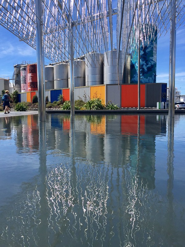 Silo Park reflection<br/>© <a href="https://flickr.com/people/7272097@N08" target="_blank" rel="nofollow">7272097@N08</a> (<a href="https://flickr.com/photo.gne?id=39865704871" target="_blank" rel="nofollow">Flickr</a>)