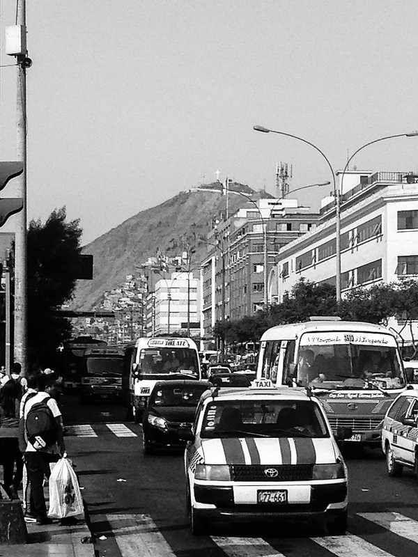 Lima traffic<br/>© <a href="https://flickr.com/people/72175918@N04" target="_blank" rel="nofollow">72175918@N04</a> (<a href="https://flickr.com/photo.gne?id=39747929691" target="_blank" rel="nofollow">Flickr</a>)
