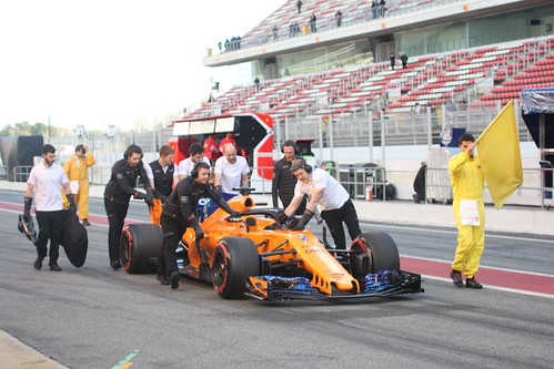 Stoffel Vandoorne's McLaren is recovered during Formula One Winter Testing 2018