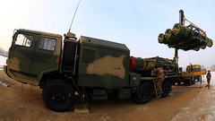 Anglų lietuvių žodynas. Žodis surface-to-air missile system reiškia žemė-oras raketų sistemos lietuviškai.