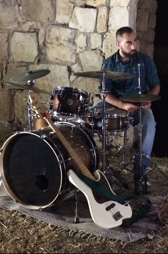 Khalil Abu Ein 📷 ] 🎵 ::\☮/>> http://www.elettrisonanti.net/galleria-fotografica #batterista #palestina ✌ #drummer #musica 🔊 #sottosuolo  #music #pace #فلسطين‎ #drums #underground 🙌#concerti #freepalestine #peace :mo