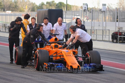 Stoffel Vandoorne's McLaren is recovered during Formula One Winter Testing 2018