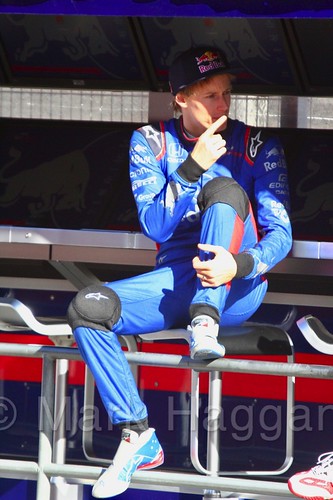 Brendon Hartley on the pit wall during Formula One Winter Testing 2018