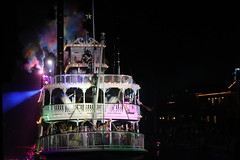 Fantasmic! nighttime show at Disneyland Park • <a style="font-size:0.8em;" href="http://www.flickr.com/photos/28558260@N04/45997565452/" target="_blank">View on Flickr</a>