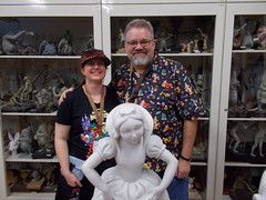 Tracey and Scott with Snow White • <a style="font-size:0.8em;" href="http://www.flickr.com/photos/28558260@N04/31962059868/" target="_blank">View on Flickr</a>