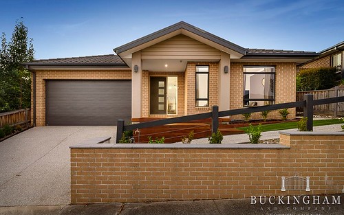 10 Coulthard Crescent, Doreen VIC