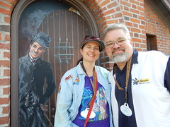 Tracey and Scott with Charlie Chaplin at the Jim Henson Studio's Main Gate • <a style="font-size:0.8em;" href="http://www.flickr.com/photos/28558260@N04/45079000724/" target="_blank">View on Flickr</a>