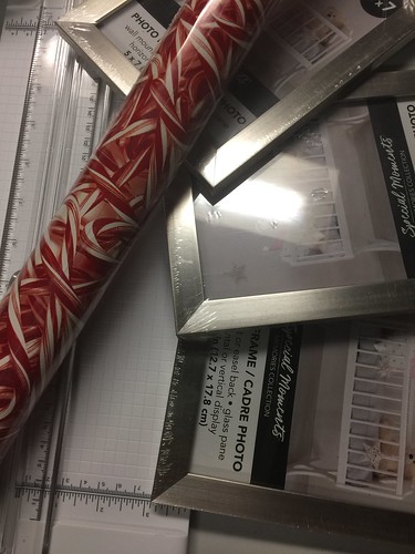 materials for Christmas picture frames