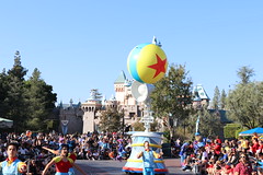 Luxo Jr. - Pixar Play Parade Disneyland • <a style="font-size:0.8em;" href="http://www.flickr.com/photos/28558260@N04/44226095890/" target="_blank">View on Flickr</a>