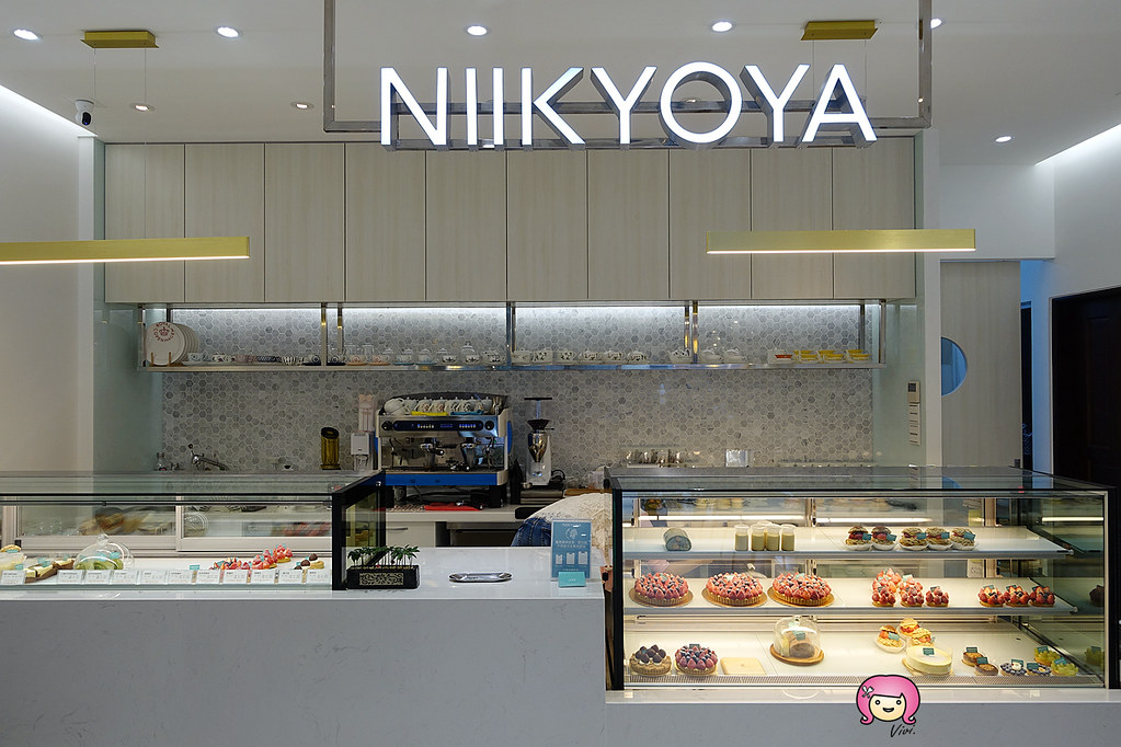 [桃園美食]日京屋 Niikyoya Patisserie│搬新址後內用座位升級．紅艷鮮嫩草莓季登場．當天預訂才吃的到 @VIVIYU小世界