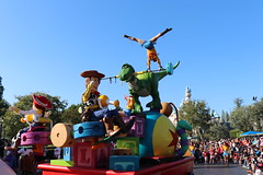 Toy Story - Pixar Play Parade • <a style="font-size:0.8em;" href="http://www.flickr.com/photos/28558260@N04/45992298452/" target="_blank">View on Flickr</a>