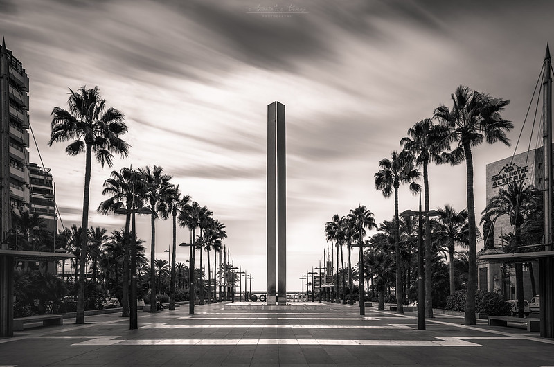 Obelisk in Almería city (In Explore 13/01/2019 #229)<br/>© <a href="https://flickr.com/people/74880887@N06" target="_blank" rel="nofollow">74880887@N06</a> (<a href="https://flickr.com/photo.gne?id=46724410821" target="_blank" rel="nofollow">Flickr</a>)