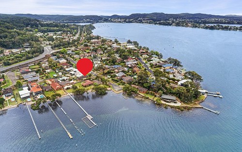 17 Noonan Point Avenue, Point Clare NSW 2250