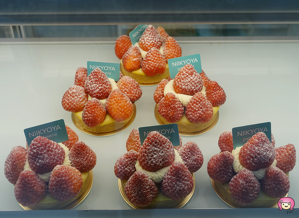 [桃園美食]日京屋 Niikyoya Patisserie│搬新址後內用座位升級．紅艷鮮嫩草莓季登場．當天預訂才吃的到 @VIVIYU小世界