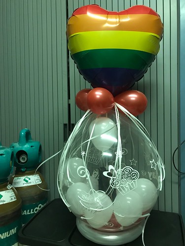 Kadoballon Regenboog met Ballon bovenop