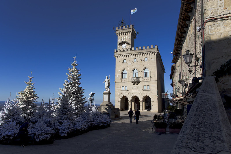 San Marino - Palazzo Pubblico, Statue of Liberty, Republic of San Marino<br/>© <a href="https://flickr.com/people/153314440@N07" target="_blank" rel="nofollow">153314440@N07</a> (<a href="https://flickr.com/photo.gne?id=46366354141" target="_blank" rel="nofollow">Flickr</a>)