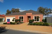 44 Robbins Drive, East Albury NSW
