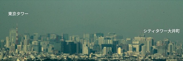 南西から。東京タワーと建築中のシティタワ...