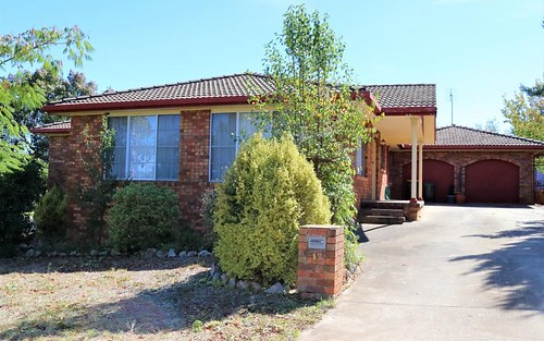 17 Keevil Drive, Young NSW 2594