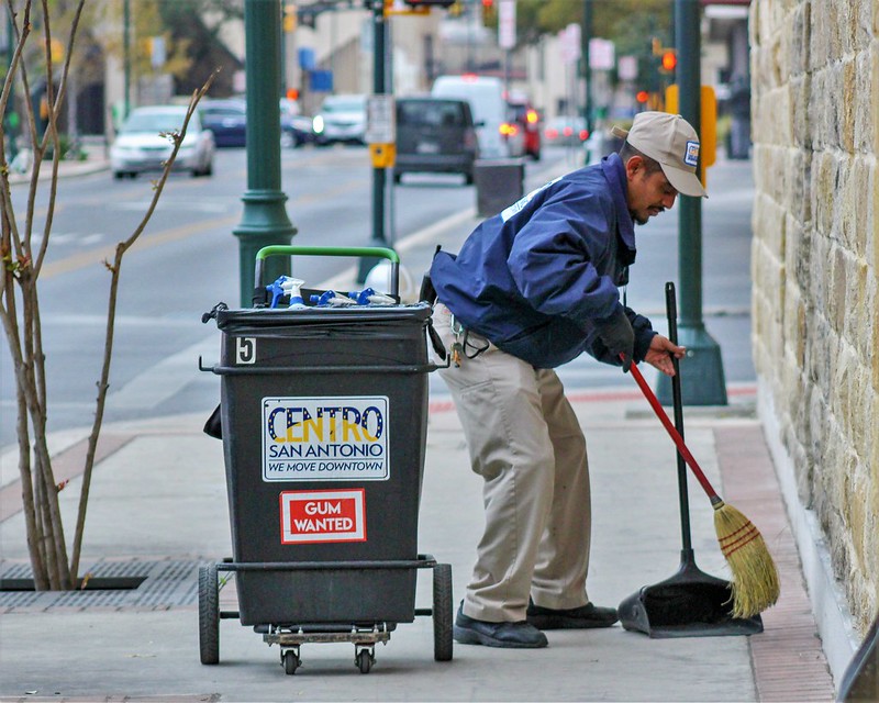 Proud of your city...keeping it clean<br/>© <a href="https://flickr.com/people/155617281@N05" target="_blank" rel="nofollow">155617281@N05</a> (<a href="https://flickr.com/photo.gne?id=31293396247" target="_blank" rel="nofollow">Flickr</a>)